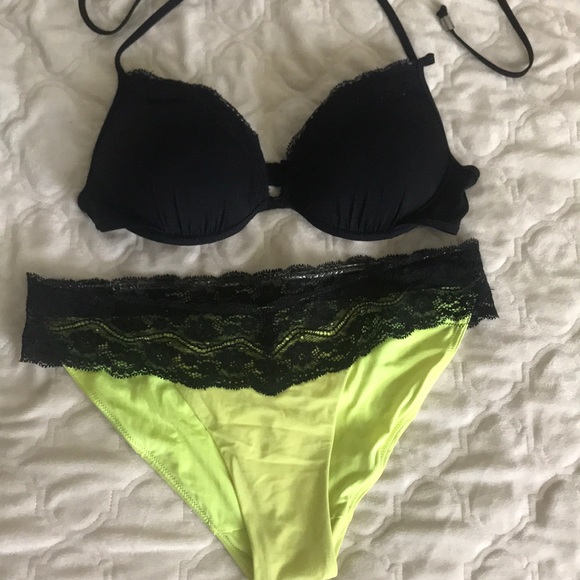 Victoria’s Secret swim line - Picture 1 of 3